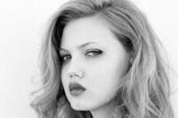 Buck-Tooth Beauty Shoots Image 3
