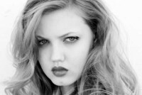 Buck-Tooth Beauty Shoots Image 4