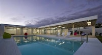 Minimalist Mediterranean Mansions Image 7