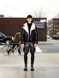 Skirt-Showing Male Looks Image 6