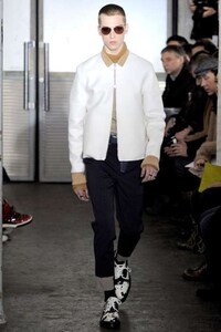 Androgynous Eye-Shadowed Catwalks Image 3
