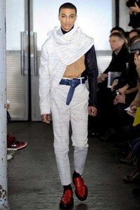 Androgynous Eye-Shadowed Catwalks Image 4