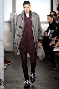 Androgynous Eye-Shadowed Catwalks Image 6