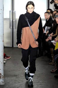 Androgynous Eye-Shadowed Catwalks Image 7