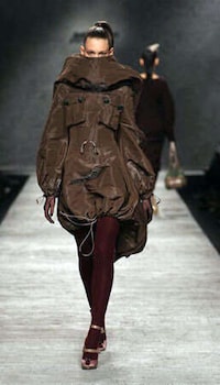 Italian Fashion With Aloof Romanticism Image 5
