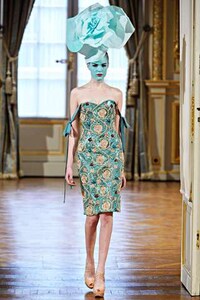 Fabulous Floral Headpieces Image 5