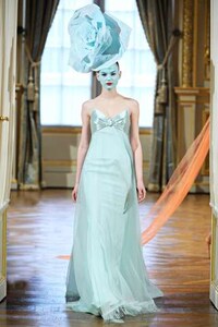 Fabulous Floral Headpieces Image 7