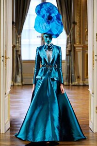 Fabulous Floral Headpieces Image 8