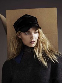 Aloof Androgynous Editorials Image 5