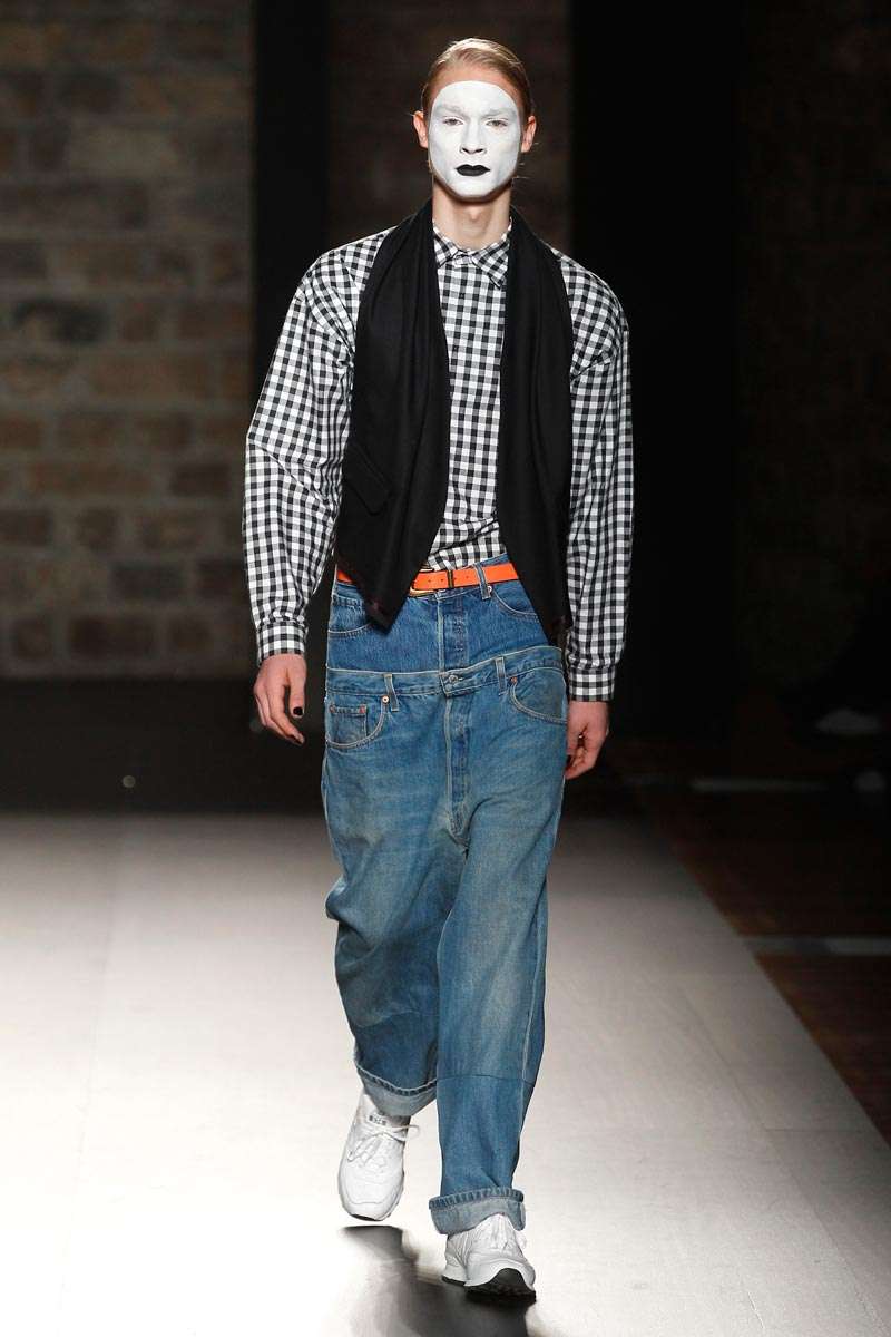 Mime-Mimicking Catwalks