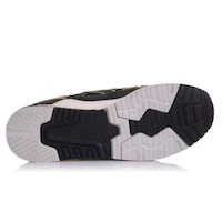Taoist-Inspired Sneakers Image 4