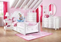 Luxuriously Royal Sleepers Image 4