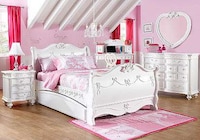 Luxuriously Royal Sleepers Image 5