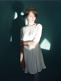Dainty Retro Fashion Image 2