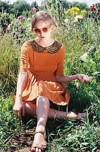 Dainty Retro Fashion Image 7