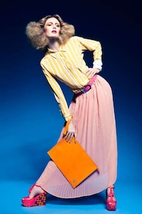 Semi-Frizzy Hairstyles Image 4