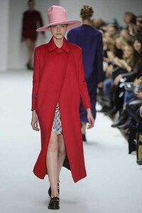 Gold-Lipped Catwalks Image 2