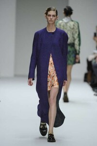 Gold-Lipped Catwalks Image 3
