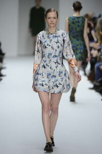 Gold-Lipped Catwalks Image 5