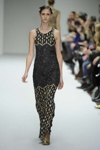 Gold-Lipped Catwalks Image 7