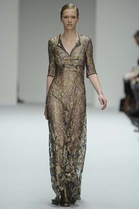 Gold-Lipped Catwalks Image 8