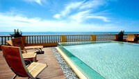 Curvaceously Luxe Pools Image 4