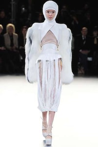 Elegant Eskimo Catwalks Image 3