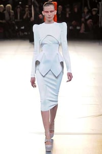 Elegant Eskimo Catwalks Image 8