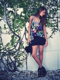 Vibrant Beach-Ready Fashion Image 5