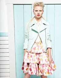 Confused Pastel-Clad Beauties Image 3