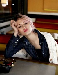 Chic Carefree 90s Shoots Image 3