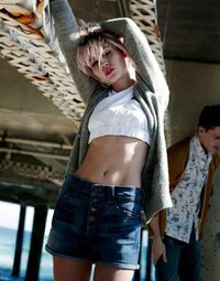 Chic Carefree 90s Shoots Image 4