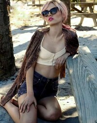 Chic Carefree 90s Shoots Image 6