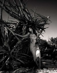 Seductively Stranded Shoots Image 4