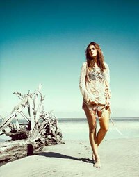 Seductively Stranded Shoots Image 6