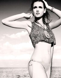 Seductively Stranded Shoots Image 7