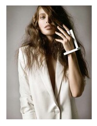 Eccentric White Ensembles Image 4