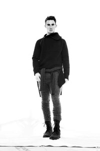 Off-Kilter Knitwear Shoots Image 4