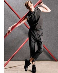 Minimalist 80s Fashion Image 5