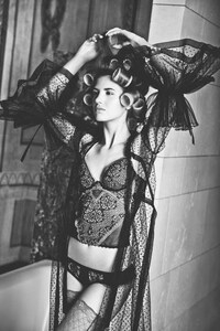 Glam Pensive Photography Image 3