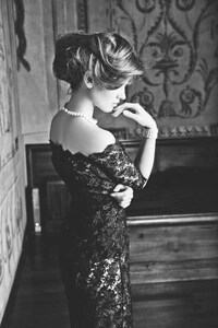 Glam Pensive Photography Image 7
