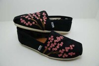 Comfy Customizable Kicks Image 3