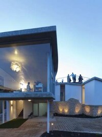 Boat-Inspired Abodes Image 5