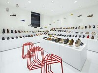 Shoe-Branded Store Fronts Image 2