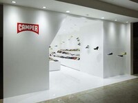 Shoe-Branded Store Fronts Image 3
