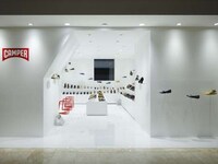 Shoe-Branded Store Fronts Image 6