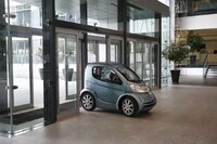 Elevator-Sized Electric Cars Image 4