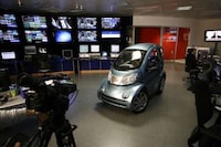 Elevator-Sized Electric Cars Image 7