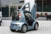 Elevator-Sized Electric Cars Image 8