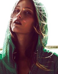 Smokey Sun-Kissed Photoshoots Image 2